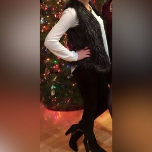 Alya Black Faux Fur Vest